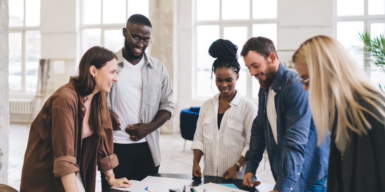 A group of people discuss the benefits of agile teams.