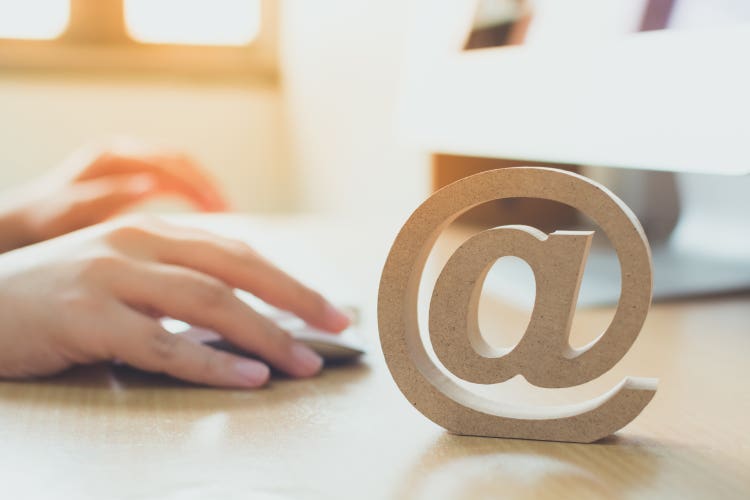 10 Best Practices for Using Links in Emails marquee