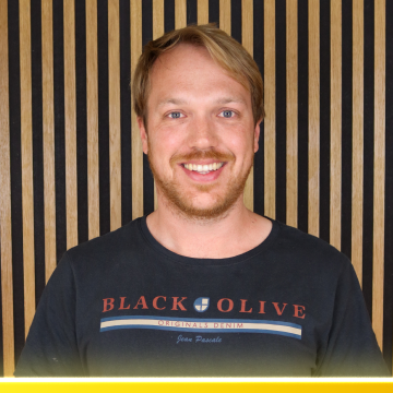 Florian Sydekum Headshot