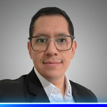 Esteban Bustamante Headshot