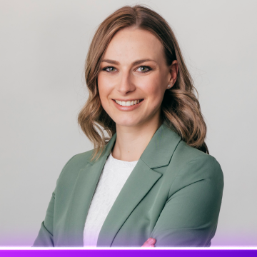 Laura Dingler Headshot