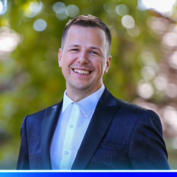 Daniel Strmecki Headshot