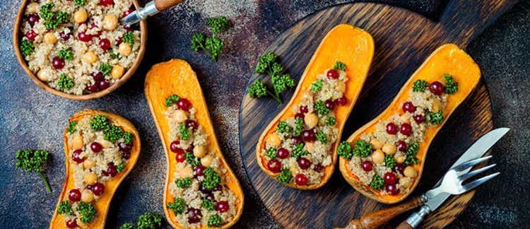 现成食物的俯拍图