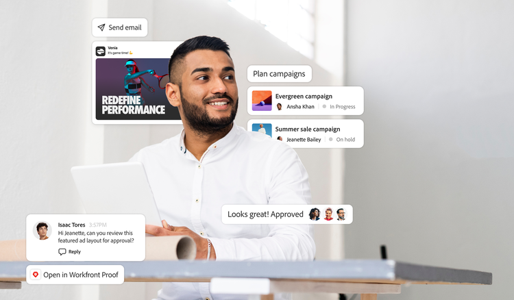 Experto en marketing administra un flujo de trabajo de planificación de campañas colaborativas y de múltiples tareas