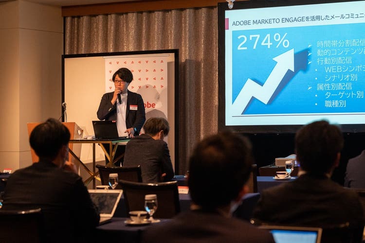 会議室にいる人たち 自動的に生成された説明